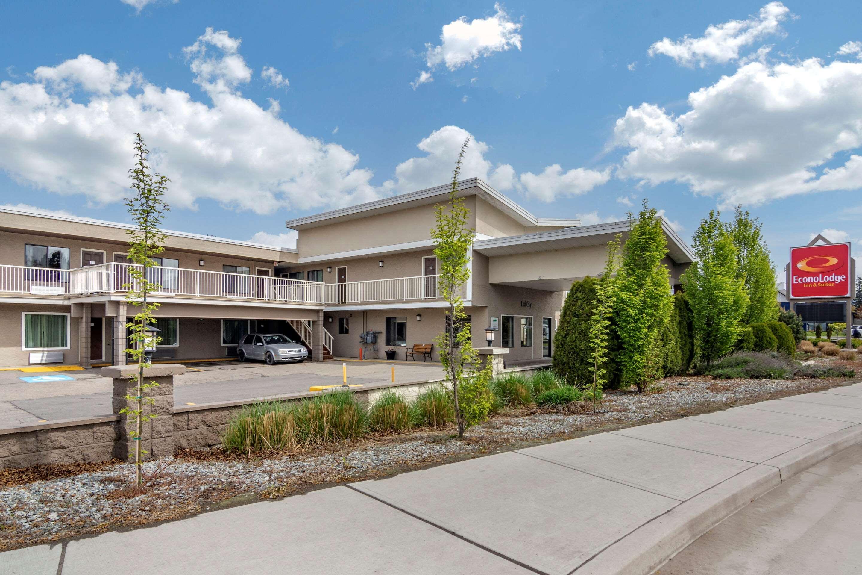 Econo Lodge Inn & Suites Kelowna Exterior foto